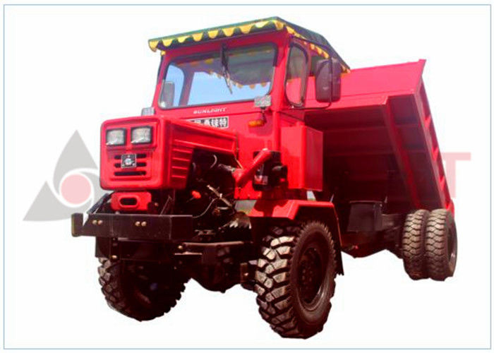 O acionador de partida eletrônico articulou o caminhão de caminhão basculante, cor vermelha articulada do caminhão do transporte fornecedor