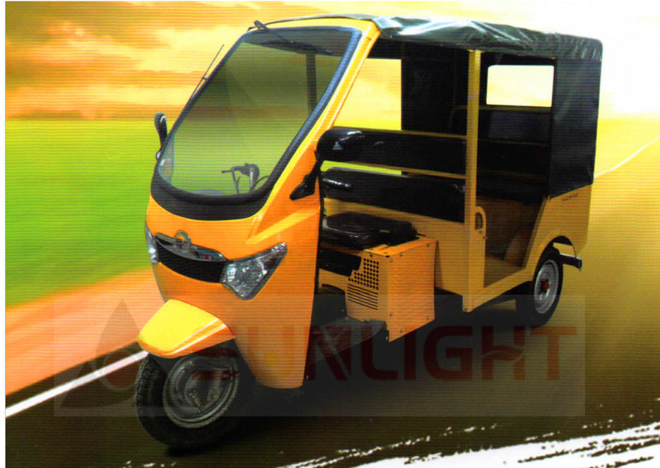 Riquexó amarelo do triciclo de Tuk Tuk Passager da roda de Bajaj 3 para a movimentação nova adulta do conforto do projeto fornecedor